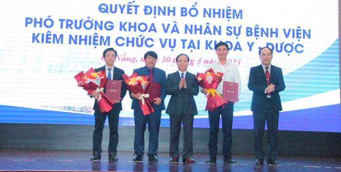 Nhiều lãnh đạo các bệnh viện lớn ở Đà Nẵng tham gia quản lý, giảng dạy tại Khoa Y - Dược Đại học Đà Nẵng. Ảnh: AN Nhiều lãnh đạo các bệnh viện lớn ở Đà Nẵng tham gia quản lý, giảng dạy tại Khoa Y - Dược Đại học Đà Nẵng. Ảnh: AN