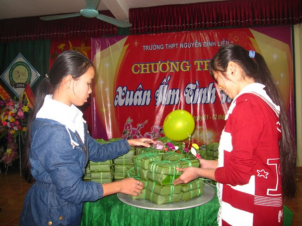 Gói bánh xong chờ chấm giải (Ảnh: Lê Văn Vỵ)