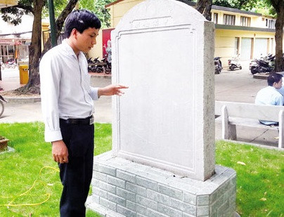 Tấm bia “Thân cấm khu tệ” (Lệnh cấm trừ tệ) trong Viện Bảo tàng Lịch sử Việt Nam. Ảnh sưu tầm Tấm bia “Thân cấm khu tệ” (Lệnh cấm trừ tệ) trong Viện Bảo tàng Lịch sử Việt Nam. Ảnh sưu tầm