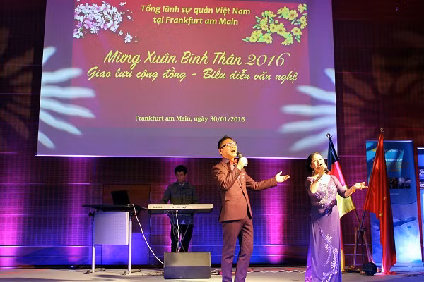 NSƯT Minh Thu, NSƯT Đức Long trữ tình, sâu lắng với bài hát “Dòng Sông Quê Anh - Dòng Sông Quê Em” của Đoàn Bổng