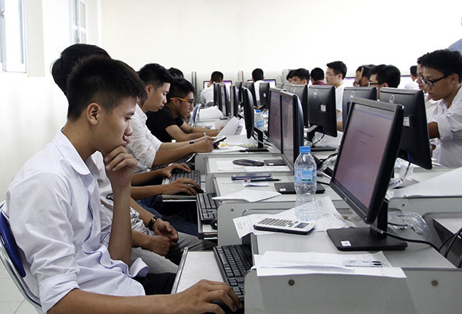 Năm 2016, Đại học Quốc gia Hà Nội tiếp tục áp dụng đề án tuyển sinh đại học chính quy đã được Bộ GD&ĐT phê duyệt năm 2015 (Ảnh: vietnamnet.vn) Năm 2016, Đại học Quốc gia Hà Nội tiếp tục áp dụng đề án tuyển sinh đại học chính quy đã được Bộ GD&ĐT phê duyệt năm 2015 (Ảnh: vietnamnet.vn)