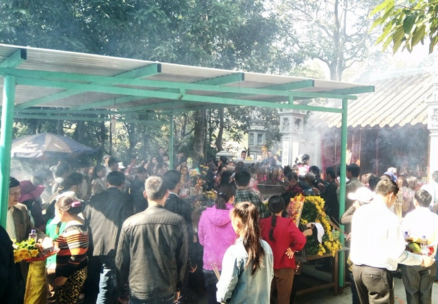 Lộn xộn ở khu di tích đền thờ thánh mẫu Liễu Hạnh ảnh 5 Lộn xộn ở khu di tích đền thờ thánh mẫu Liễu Hạnh ảnh 5