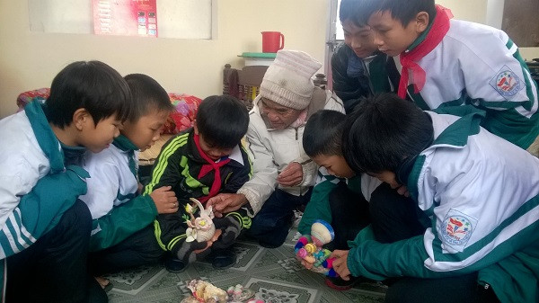 Nhân viên bảo vệ và 25 đêm giao thừa chưa từng đoàn viên ảnh 2 Nhân viên bảo vệ và 25 đêm giao thừa chưa từng đoàn viên ảnh 2