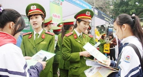 Năm 2016, các trường thuộc Bộ Công an được tuyển sinh 5.000 sinh viên giảm gần 50% so với năm 2015. Năm 2016, các trường thuộc Bộ Công an được tuyển sinh 5.000 sinh viên giảm gần 50% so với năm 2015.