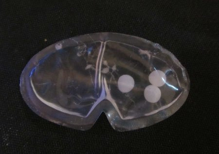 Không phải silicone, "chất lạ" trong áo ngực này là gì đang được dư luận và đặc biệt là chị em phụ nữ quan tâm. (Ảnh: vietnamnet) Không phải silicone, "chất lạ" trong áo ngực này là gì đang được dư luận và đặc biệt là chị em phụ nữ quan tâm. (Ảnh: vietnamnet)