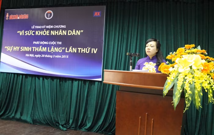 PGS.TS Thầy thuốc nhân dân Nguyễn Thị Kim Tiến - Bộ trưởng Bộ Y tế phát biểu chỉ đạo tại lễ phát động PGS.TS Thầy thuốc nhân dân Nguyễn Thị Kim Tiến - Bộ trưởng Bộ Y tế phát biểu chỉ đạo tại lễ phát động