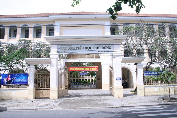 Em PĐQ. đang được điều trị tại Bệnh viện Đà Nẵng sau khi bị ngã từ tầng 2 xuống đất. Em PĐQ. đang được điều trị tại Bệnh viện Đà Nẵng sau khi bị ngã từ tầng 2 xuống đất.