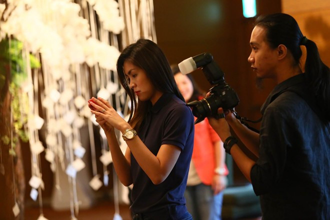 Tăng Thanh Hà ăn mặc giản dị tại sảnh tiệc. Tăng Thanh Hà ăn mặc giản dị tại sảnh tiệc.