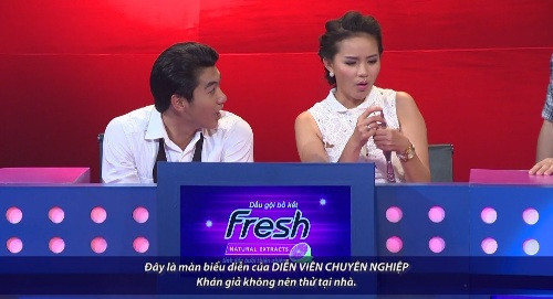 Như Thảo hốt hoảng vì đầu ngọn giáo rất sắc nhọn.