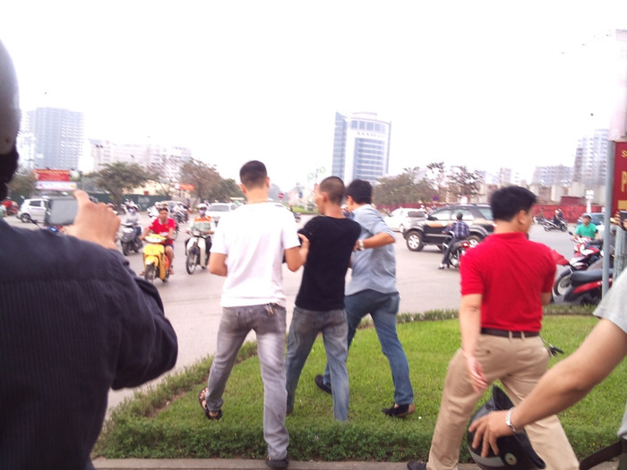 ... rồi đưa đi cấp cứu ... rồi đưa đi cấp cứu