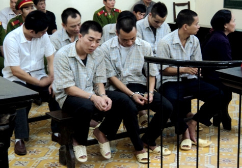 Các bị cáo trong giờ nghị án