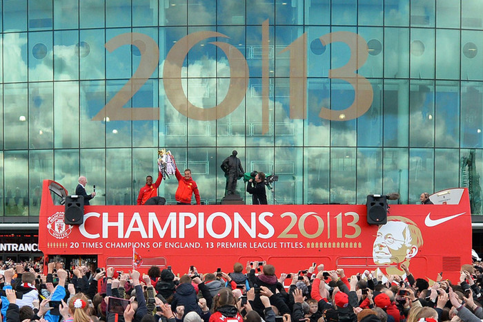 Hôm qua, M.U đã tổ chức lễ diễu hành ăn mừng chức vô địch lần thứ 20 trong lịch sử cũng như chia tay Sir Alex... Hôm qua, M.U đã tổ chức lễ diễu hành ăn mừng chức vô địch lần thứ 20 trong lịch sử cũng như chia tay Sir Alex...