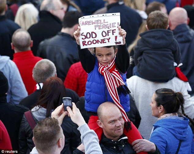 Sau sự việc chính thức đòi ra đi, Rooney đã bị rất nhiều người hâm mộ Quỷ đỏ phản đối. Sau sự việc chính thức đòi ra đi, Rooney đã bị rất nhiều người hâm mộ Quỷ đỏ phản đối.