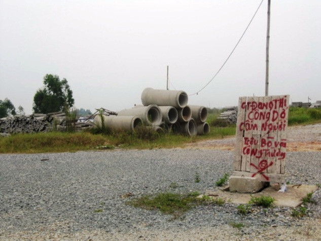 Lối vào công trường.