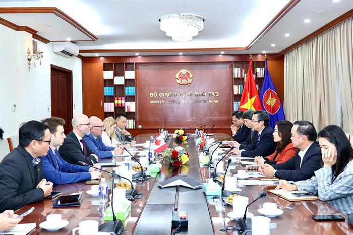 Quang cảnh buổi làm việc 1.jpg