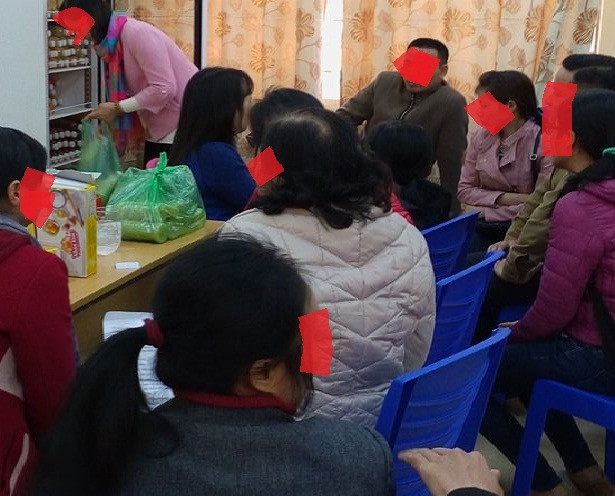 Hoạt động thăm khám đã thu hút nhiều người bệnh và số tiền thu lợi cho một ngày khám là rất lớn (ảnh Trinh Phúc). Hoạt động thăm khám đã thu hút nhiều người bệnh và số tiền thu lợi cho một ngày khám là rất lớn (ảnh Trinh Phúc).
