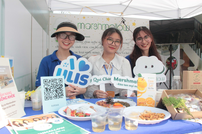 Sinh viên Trường Đại học Ngoại ngữ Hà Nội với cẩm nang sức khỏe.