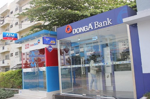 Chủ tịch HĐQT DongA Bank khẳng định ngân hàng này vẫn đang phát triển bình thường. Chủ tịch HĐQT DongA Bank khẳng định ngân hàng này vẫn đang phát triển bình thường.