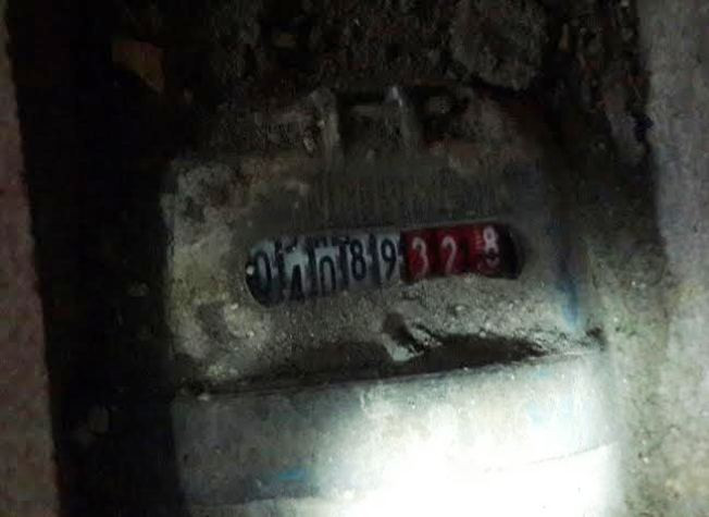 Đồng Hồ nước gia đình anh Ngô Minh Giang tăng cao đột biết, chỉ trong 3 ngày từ 15/7 đến ngày 18/7 đã tăng lên 18m3. Lượng nước này bằng lượng nước dùng cả tháng của gia đình anh những tháng trước đó (ảnh do độc giả cung cấp)