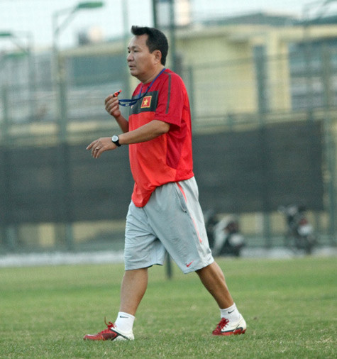 Chiều nay, HLV Hoàng Văn Phúc sẽ chính thức ra mắt báo giới. Chiều nay, HLV Hoàng Văn Phúc sẽ chính thức ra mắt báo giới.