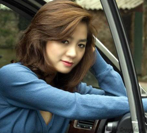 Thúy Hằng - bạn gái của 'lão thần đồng' bóng đá Việt Nam.