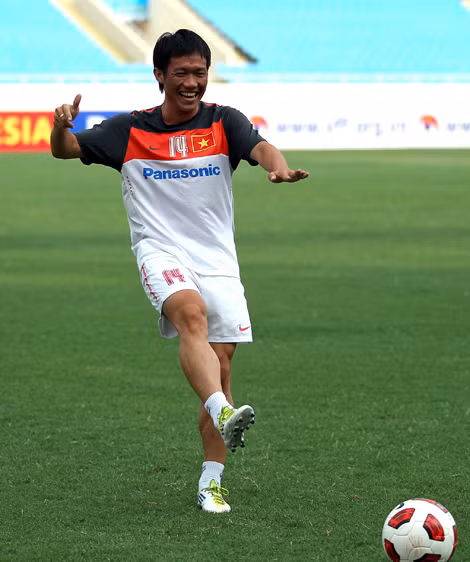 Tấn Tài hoàn toàn xứng đáng với chiếc băng thủ quân tuyển Việt Nam.