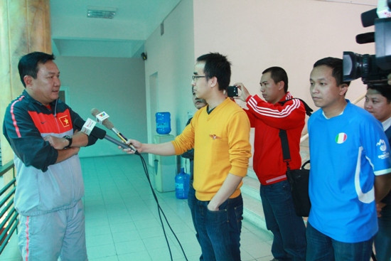 Tân HLV trưởng tuyển VN nhận được rất nhiều sự quan tâm của báo giới. Tân HLV trưởng tuyển VN nhận được rất nhiều sự quan tâm của báo giới.