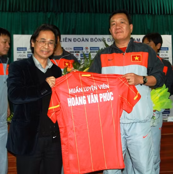 Ngày 6/2, ĐTQG sẽ tiếp ĐT UAE trên SVĐQG Mỹ Đình trong trận ra quân tại vòng loại Asian Cup 2015. Trước đó, ĐTVN sẽ khởi động bằng trận đá tập với CLB XM Vicem Hải Phòng tại sân Lạch Tray (Hải Phòng) vào ngày 26/1 và với CLB Hà Nội T&T trên sân Hàng Đẫy vào ngày 28/1. Tiếp đó, ngày 31/1, thầy trò HLV Hoàng Văn Phúc sẽ tiếp tục “làm nóng” bằng trận giao hữu gặp CLB Hyundai Mipo Dolphin (Hàn Quốc) trên sân Hàng Đẫy (Hà Nội).