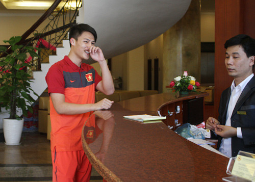 Mạc Hồng Quân đã bỏ dở chuyến thử việc ở CLB Hertha Berlin để về khoác áo tuyển Việt Nam. Mạc Hồng Quân đã bỏ dở chuyến thử việc ở CLB Hertha Berlin để về khoác áo tuyển Việt Nam.