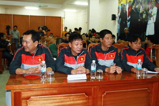 Phát biểu tại lễ công bố quyền HLV trưởng ĐTQG diễn ra chiều nay (23/1) tại trụ sở VFF, HLV Hoàng Văn Phúc bày tỏ sự tin tưởng ông và các học trò của mình sẽ có màn trình diễn thành công tại vòng loại Asian Cup 2015. Phát biểu tại lễ công bố quyền HLV trưởng ĐTQG diễn ra chiều nay (23/1) tại trụ sở VFF, HLV Hoàng Văn Phúc bày tỏ sự tin tưởng ông và các học trò của mình sẽ có màn trình diễn thành công tại vòng loại Asian Cup 2015.