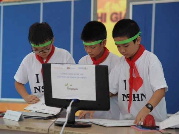 Cỗ máy kiếm tiền thi giải Toán, tiếng Anh qua mạng hoạt động thế nào? ảnh 2 Cỗ máy kiếm tiền thi giải Toán, tiếng Anh qua mạng hoạt động thế nào? ảnh 2