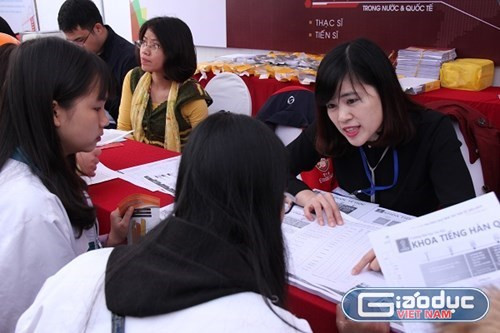 Điểm đầu vào nhiều trường sư phạm thấp, chương trình mới sẽ đi về đâu? (Ảnh minh họa: Thùy Linh) Điểm đầu vào nhiều trường sư phạm thấp, chương trình mới sẽ đi về đâu? (Ảnh minh họa: Thùy Linh)