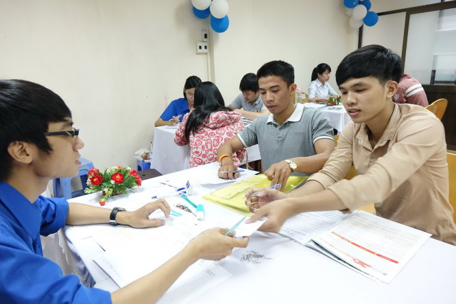 Quy định cộng điểm ưu tiên đối tượng và khu vực trong tuyển sinh được cụ thể hóa từ các chính sách ưu tiên của Đảng và Nhà nước (Ảnh minh họa: Báo Tuổi trẻ) Quy định cộng điểm ưu tiên đối tượng và khu vực trong tuyển sinh được cụ thể hóa từ các chính sách ưu tiên của Đảng và Nhà nước (Ảnh minh họa: Báo Tuổi trẻ)
