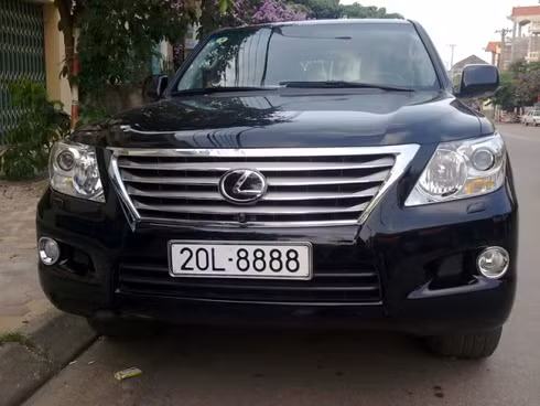 Lexus LX570 nằm trong phân khúc cùng với Mercedes GL-class, Audi Q7 và Infiniti QX56. Ảnh: Otofun