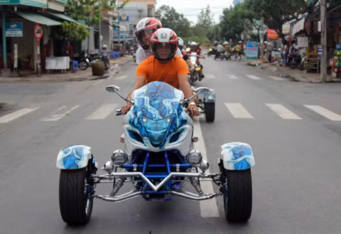 Suzuki Hayabusa Trikebike trên đường phố Long Xuyên.
