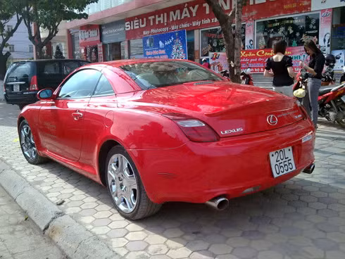 Chiếc Lexus mang biển "tam hoa". Ảnh: Otofun