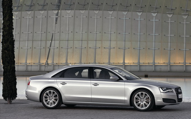 Phiên bản động cơ V8 TDI có thể được cung cấp bên ngoài thị trường Mỹ, công suất mà khối động cơ này có thể sinh ra là trên 400 mã lực. Phiên bản động cơ W12 sẽ được trang bị thêm bộ tăng áp, giúp chiếc xe có được hiệu suất cao hơn, có thể sẽ trở thành đối thủ của S-Class AMG hay BMW 7-Series dòng M trong tương lai. Phiên bản động cơ V8 TDI có thể được cung cấp bên ngoài thị trường Mỹ, công suất mà khối động cơ này có thể sinh ra là trên 400 mã lực. Phiên bản động cơ W12 sẽ được trang bị thêm bộ tăng áp, giúp chiếc xe có được hiệu suất cao hơn, có thể sẽ trở thành đối thủ của S-Class AMG hay BMW 7-Series dòng M trong tương lai.