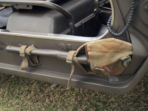 "Đồ chơi" thường thấy trên Jeep M151 A2. "Đồ chơi" thường thấy trên Jeep M151 A2.