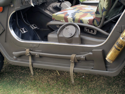 "Đồ chơi" thường thấy trên Jeep M151 A2. "Đồ chơi" thường thấy trên Jeep M151 A2.