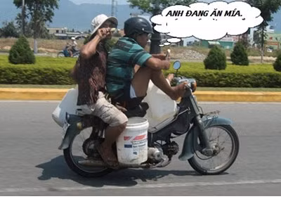 Anh này có "họ hàng" với thanh niên vừa đi xe vừa nhắn tin.