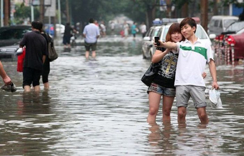 Tự sướng mọi lúc mọi nơi là thói quen khó bỏ của giới trẻ hiện nay. Tự sướng mọi lúc mọi nơi là thói quen khó bỏ của giới trẻ hiện nay.