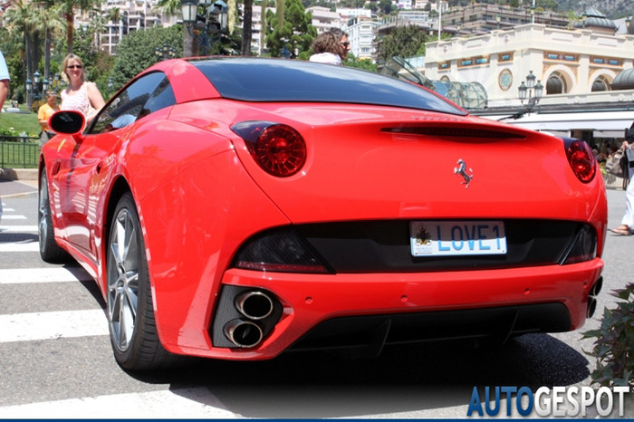 2.Ferrari California Thông số cơ bản: Tốc độ tối đa: 310 km/h Tăng tốc từ 0-100 km/h 4.00 s Trọng lượng1775 kg 2.Ferrari California Thông số cơ bản: Tốc độ tối đa: 310 km/h Tăng tốc từ 0-100 km/h 4.00 s Trọng lượng1775 kg