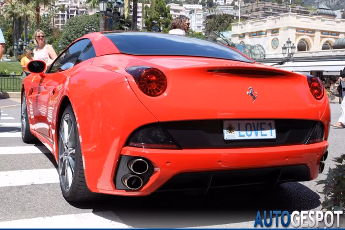 2.Ferrari California Thông số cơ bản: Tốc độ tối đa: 310 km/h Tăng tốc từ 0-100 km/h 4.00 s Trọng lượng1775 kg 2.Ferrari California Thông số cơ bản: Tốc độ tối đa: 310 km/h Tăng tốc từ 0-100 km/h 4.00 s Trọng lượng1775 kg