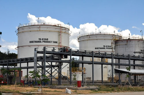 Một góc dự án Nhà máy nhiên liệu sinh học Bio-Ethanol Dung Quất - Báo Đầu tư. Một góc dự án Nhà máy nhiên liệu sinh học Bio-Ethanol Dung Quất - Báo Đầu tư.