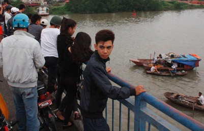 Hiện trường nơi xảy ra vụ nhảy cầu Hiện trường nơi xảy ra vụ nhảy cầu