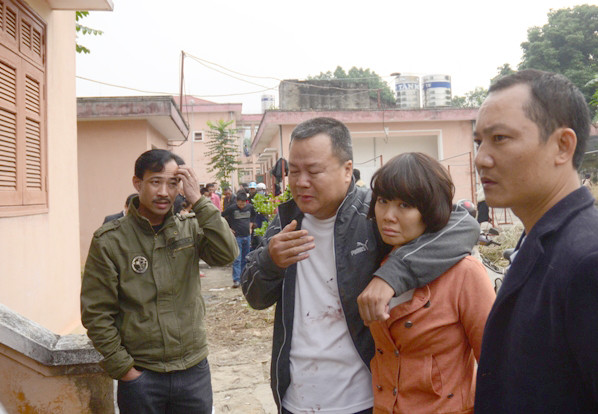 Nhiều người chưa hết bàng hoàng sau vụ tai nạn. Nhiều người chưa hết bàng hoàng sau vụ tai nạn.