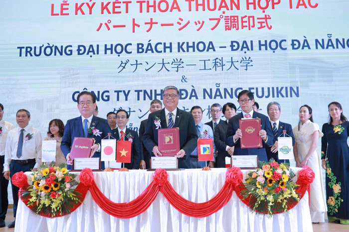 Thỏa thuận giữa Trường Đại học Bách khoa Đà Nẵng và Tập đoàn Fujikin sẽ giúp các bên chia sẻ những nguồn lực, thế mạnh về khoa học công nghệ, nguồn nhân lực... Ảnh: AN Thỏa thuận giữa Trường Đại học Bách khoa Đà Nẵng và Tập đoàn Fujikin sẽ giúp các bên chia sẻ những nguồn lực, thế mạnh về khoa học công nghệ, nguồn nhân lực... Ảnh: AN