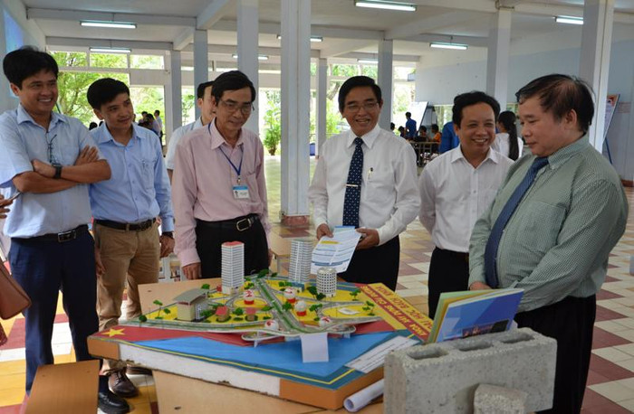 Nhiều doanh nghiệp muốn tuyển dụng lao động chất lượng cao nhưng lại ít tham gia vào quá trình đào tạo nhân lực. Ảnh: TT Nhiều doanh nghiệp muốn tuyển dụng lao động chất lượng cao nhưng lại ít tham gia vào quá trình đào tạo nhân lực. Ảnh: TT