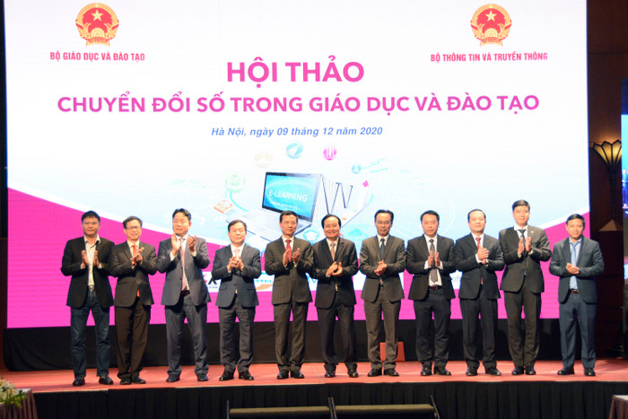 Ký kết hợp tác giữa Bộ Giáo dục và Đào tạo với các tập đoàn Viettel, VNPT, FPT, AIC, MISA, Microsoft Việt Nam và với Ban điều hành Đề án Hệ tri thức Việt số hóa (ảnh: Bộ giáo dục và đào tạo) Ký kết hợp tác giữa Bộ Giáo dục và Đào tạo với các tập đoàn Viettel, VNPT, FPT, AIC, MISA, Microsoft Việt Nam và với Ban điều hành Đề án Hệ tri thức Việt số hóa (ảnh: Bộ giáo dục và đào tạo)