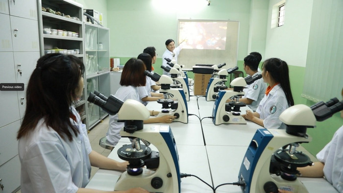 Ảnh minh họa (Nguồn: Website Trường Đại học Tài nguyên và Môi trường Thành phố Hồ Chí Minh). www.khoahocphothong.com.vn-vnt_upload-file-02_2023-_phong_thi_nghiem_dia_chat_hoc.jpg